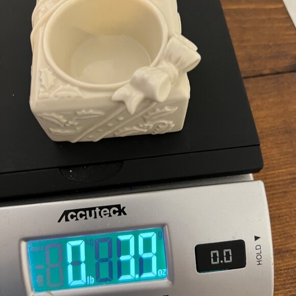 Lenox Holiday Gift Box Ceramic Candle Holder White With Holly & Bow Design - Picture 8 of 8